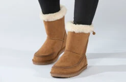 Chestnut BILLY Cozy Boots -Fashion Shoe Store BK21304 250 studio standing 2 940x614 483ac9f6 0f59 4a03 99af cb4cb92e468a