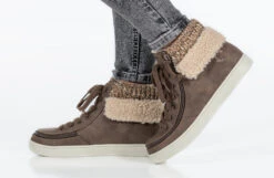 Women's Tobacco BILLY Cuffs -Fashion Shoe Store BW22341 220 studio standing 1 940x614 317abe2f 1405 4a21 98b2 27e2795dc60f